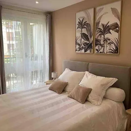 Stunning Close To Versailles Apartment